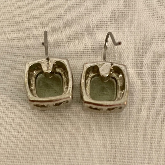 Silver Tone dangle earrings with an Smokey glass centre - Picture 3 of 5